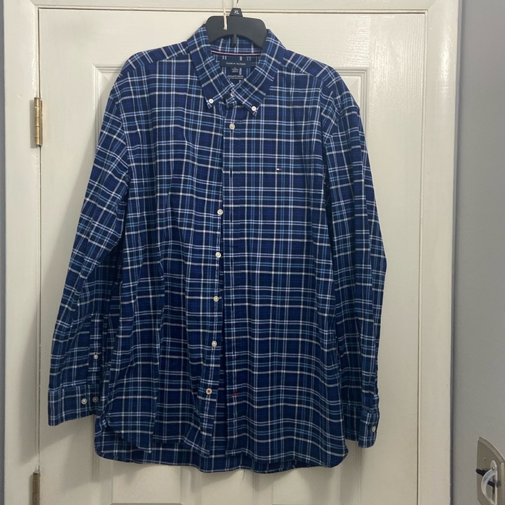 Men’s Tommy Hilfiger button down blue plaid shirt